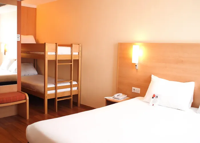 Отель Ibis Bordeaux Emilion